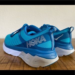 HOKA Arahi 3